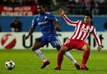 Holdkammerater? Chelseas Florent Malouda (til venstre) kan allerede til januar få selskab af Atletico Madrid-angriberen Sergio Agüero i Chelsea-truppen. Den argentinske målmager er adskillige gange blevet sat i forbindelse med et skifte til den store London-klub. 