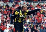 hyldest. Peter Schmeichel i velmagtsdagene som den styrende og råbende målmand bag Manchester Uniteds forsvar. Arkivfoto. 