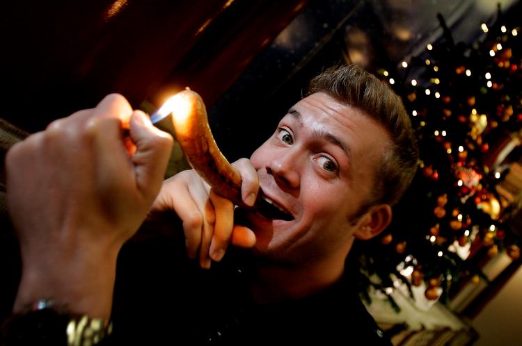 »Jeg ved godt, at nogle vil angribe mig for at vælge den lette løsning«, siger instruktør Rasmus Heide, der står bag filmen 'Julefrokosten'. Men det er ikke let at lave en komedie, mener han. Foto: Finn Frandsen 