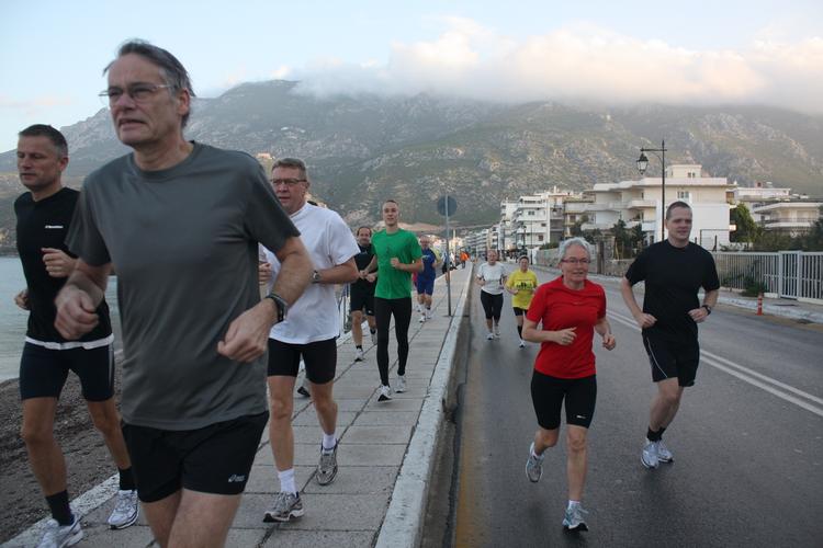 Er disse hårdtarbejdende mennesker på vej mod maraton i Athen i virkeligheden ofre for oldgammelt spin? 