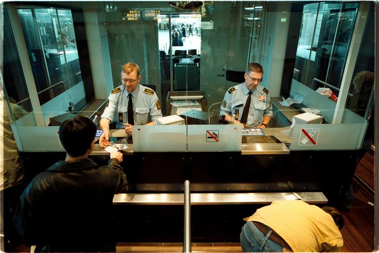 Paskontrol i Københavns Lufthavn. 