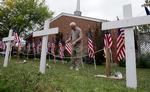 Kordegn Bob Butler forbereder en mindegudstjeneste efter massakren i Fort Hood. 