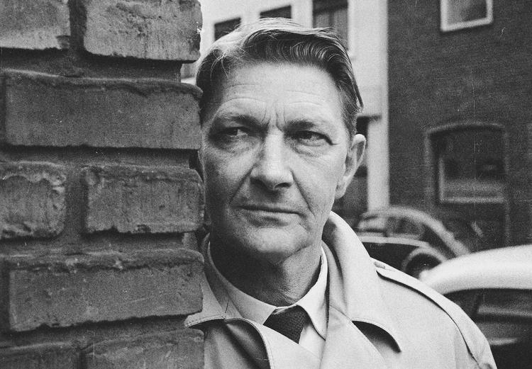 holdbarhedsdato. Første afsnit af Leif Panduros krimiserie 'Ka' De li' østers?' med Pouel Kern blev sendt i mandags. Politikens Per Theil kan ikke li' gamle østers. Arkivfoto. 