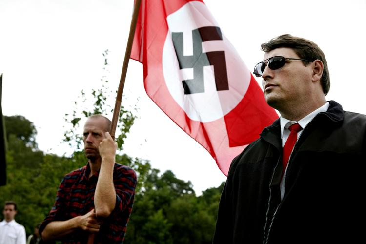 OK. Nazi-leder Jonni Hansen ser ikke noget probem i, at nazister er medlemmer af dronnningens livgarde. Arkivfoto. 