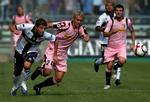 SUCCESFULD. Simon Kjærs personlig succe fortsatte, da han i dag scorede i Palermos 3-1-nederlag til Bologna. 