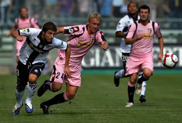 SUCCESFULD. Simon Kjærs personlig succe fortsatte, da han i dag scorede i Palermos 3-1-nederlag til Bologna. 