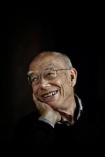 »Jeg ser historien fra 'nu', mens jeg skriver den. Jeg ser den ikke sammenhængende på anden måde end sammenhængende 'nu'. Jeg ser det ikke på den måde, at det starter med grækerne eller skriften, og så vikler det hele sig sammen op til vores tid«, siger Søren Mørch. 