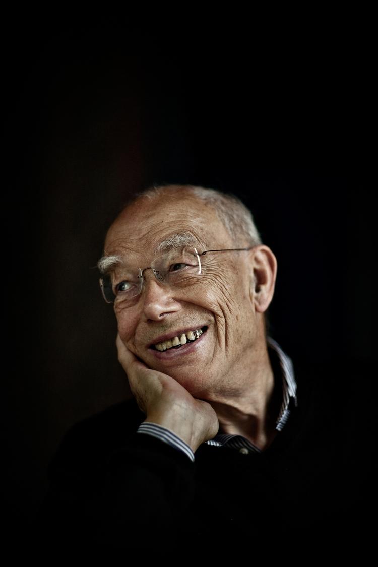 »Jeg ser historien fra 'nu', mens jeg skriver den. Jeg ser den ikke sammenhængende på anden måde end sammenhængende 'nu'. Jeg ser det ikke på den måde, at det starter med grækerne eller skriften, og så vikler det hele sig sammen op til vores tid«, siger Søren Mørch. 