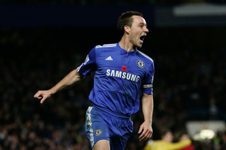 MATCHVINDER. Chelsea-anfører John Terry afgjorde topopgøret i Premier League mod Manchester United. 