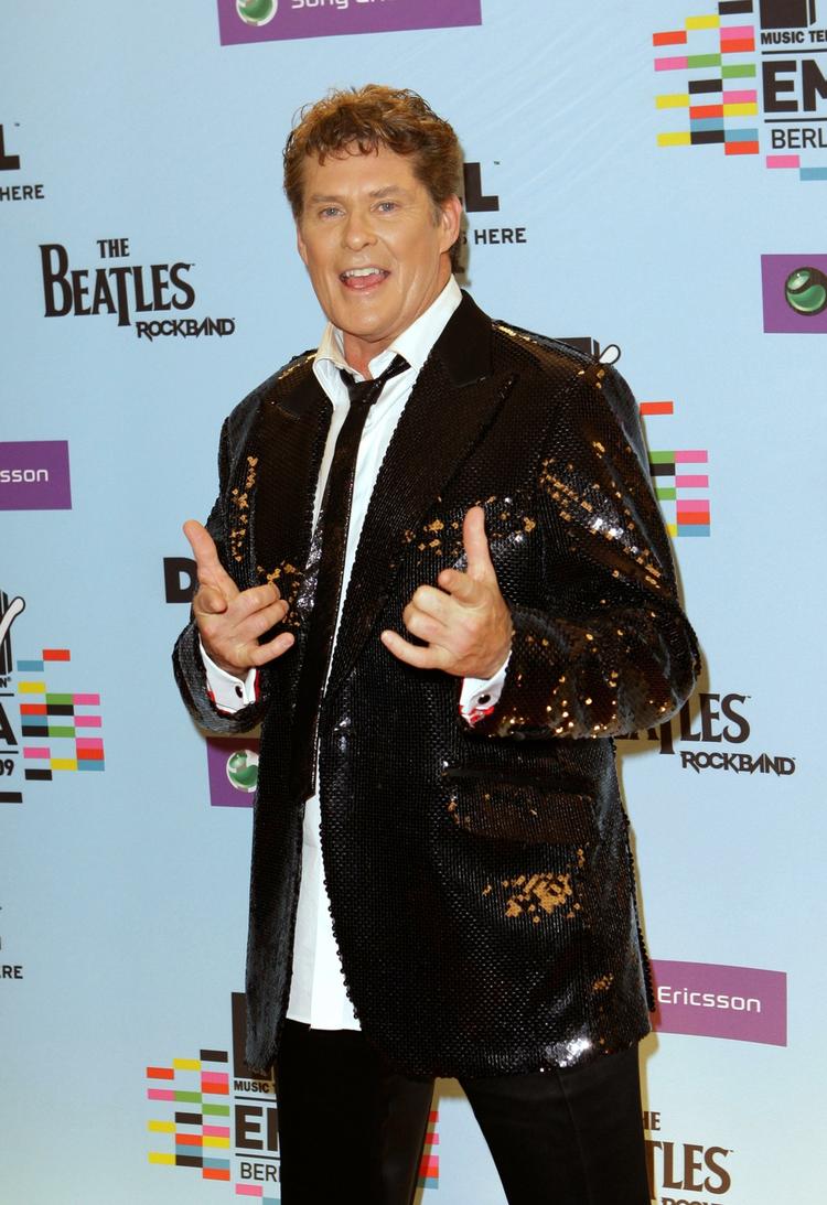 Da MTV for få dage siden afholdt sit årlige European Music Awards-show i Berlin, fem dage får 20-året for Murens fald, var David Hasselhoff inviteret med. 
