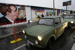 Trabi. Den legendariske østtyske bil Trabant udstilles i anledning af 20-året for Berlinmurens fald. 