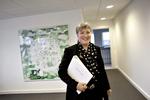 Mentor. Annie Hjort er en af de 16 mentorer fra Nykredit, der giver økonomisk rådgivning til kvinder i voldelige forhold, så de kan få god fod på økonomien - og dermed blive selvstændige. 