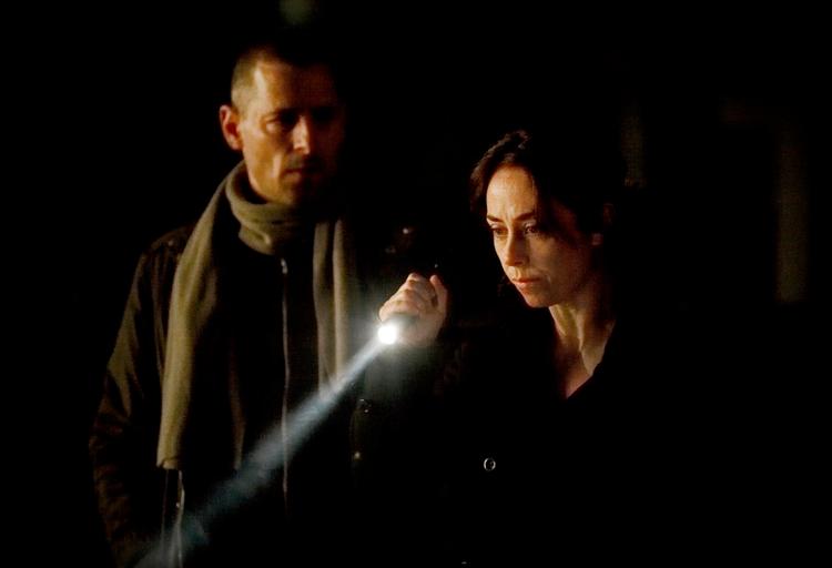 Mistænkt. Ulrik Strange er pludselig blandt de hovedmistænkte i 'Forbrydelsen II'. Her ses han sammen med Sarah Lund. Foto: Tine Harden, DR. 