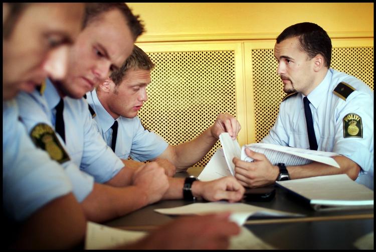 Aftalen indebærer, at der i 2010 optages 100 ekstra elever på Politiskolen. 