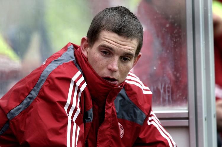 Skadet. Der bliver ingen landskmape for Daniel Agger, der igen har fået problemer med ryggen. 