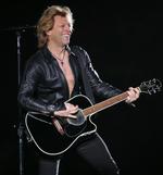 Underholdning. Absurd nok var puddelhunderockeren Jon Bon Jovi fra New Jersey hovednavnet ved gårsdagens fejring af 20-året for Berlinmurens fald, skriver Lars Trier Mogensen. 