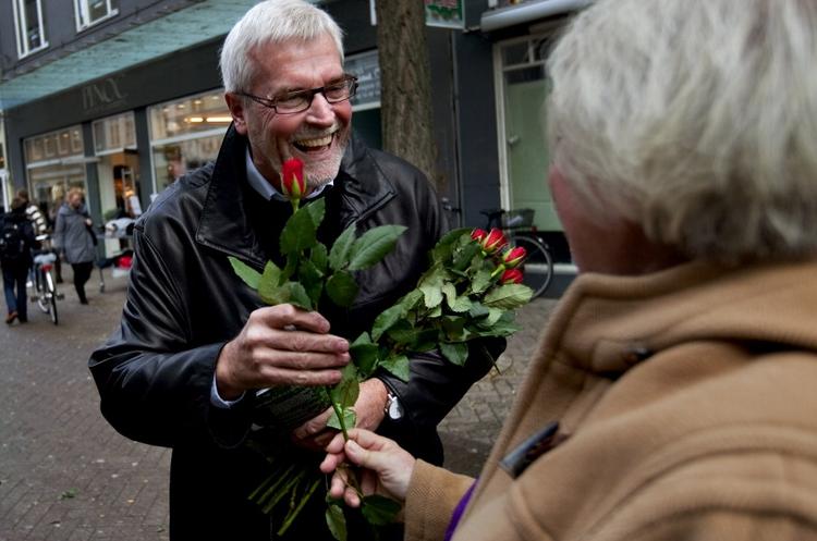 Forkert? Den tidligere socialdemokratiske borgmester i Odense, Anker Boye, har modtaget betalte golfrejser af et it-firma, mens han var direktør for kommunernes it-firma KMD. 