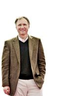 almindelig. Selv om Dan Brown anslås at have tjent halvanden milliard kroner alene på 'Da Vinci Mysteriet', forsøger han at leve et helt normalt liv. »Jeg tømmer opvaskemaskinen som alle andre«, siger succesforfatteren. 
