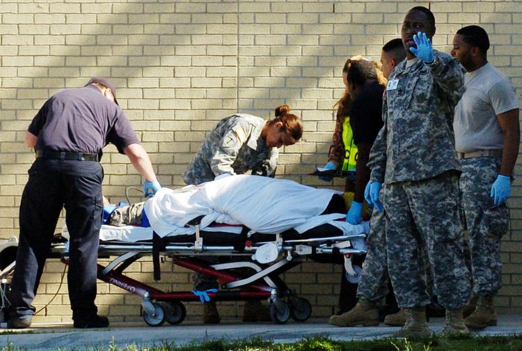 13 dræbte og 29 sårede var det ubehagelige resultat af skyderiet på militærbasen 'Fort Hood' i fredags. 