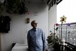Muslimen Fredun Khdavandegar måtte i 1984  flygte fra Iran efter han havde bragt ulovlige aviser over landets grænse. I dag hedder han Peter Vandgaard, bor på Frederiksberg, er blevet kristen og DF'er. 