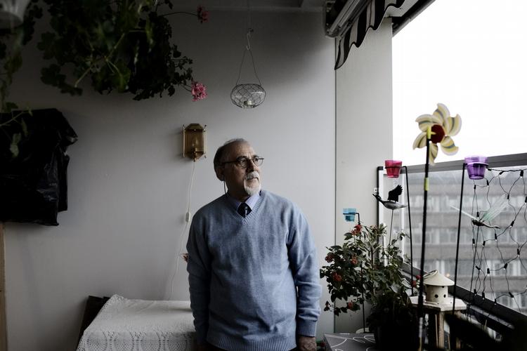 Muslimen Fredun Khdavandegar måtte i 1984  flygte fra Iran efter han havde bragt ulovlige aviser over landets grænse. I dag hedder han Peter Vandgaard, bor på Frederiksberg, er blevet kristen og DF'er. 