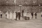 OL 1936 - Berlin. Inge Sørensen ved sejrsceremonien, Olympiske Stadion,Berlin. 