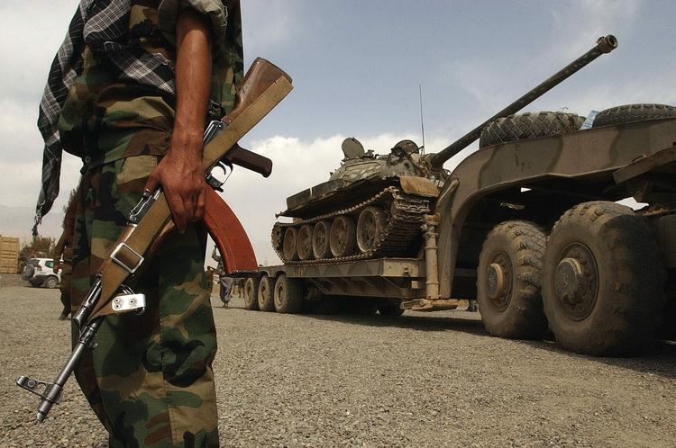 Afghanistan. Tre amerikanske toppolitikere heriblandt udenrigsminister Hillary Clinton støtter en forøgning på 30.000 amerikanske soldater i Afghanistan. 