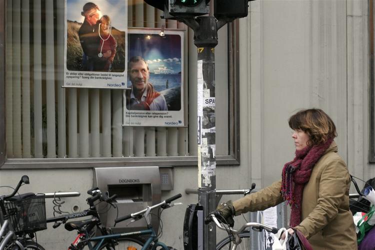 Pensionsreklamerne kommer til at kunne love en hel del mindre til næste år. Arkivfoto. 