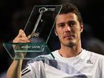 FÆRDIG. Russeren Marat Safin stoppede i går karrieren, da han blev slået ud af turneringen Paris Masters. Som en hyldest modtog han nøglen til Bercy-stadionet, hvor turneringen blev afholdt. 