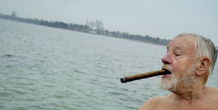 Det er ikke kun direktøren og hans bedst betalte kolleger, der kan få noget ud af at skrue op for pensionsindbetalingerne i november og december. Arkivfoto. 