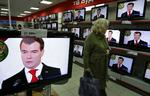 Ruslands præsident Dmitrij Medvedev udfordrer i sin årlige tale til nationen sin forgænger Vladimir Putin. 