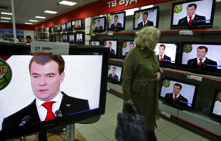 Ruslands præsident Dmitrij Medvedev udfordrer i sin årlige tale til nationen sin forgænger Vladimir Putin. 