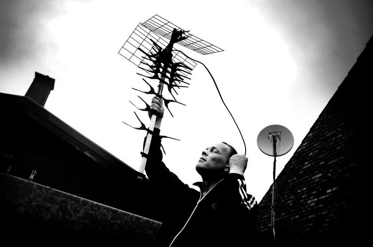 førstelæser. Christian Kirk Muff lærte Jakob Ejersbo at kende på litteraturstudiet på Aalborg Universitet, og de blev venner. Det førte til, at han læste kritisk med, når Ejersbo forsøgte at realisere sin forfatterdrøm. Foto: Niels Christensen 