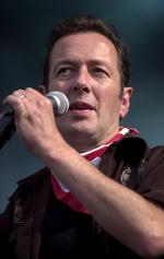 Joe Strummer, frontfiguren i The Clash, døde i 2002, 50 år gammel. 