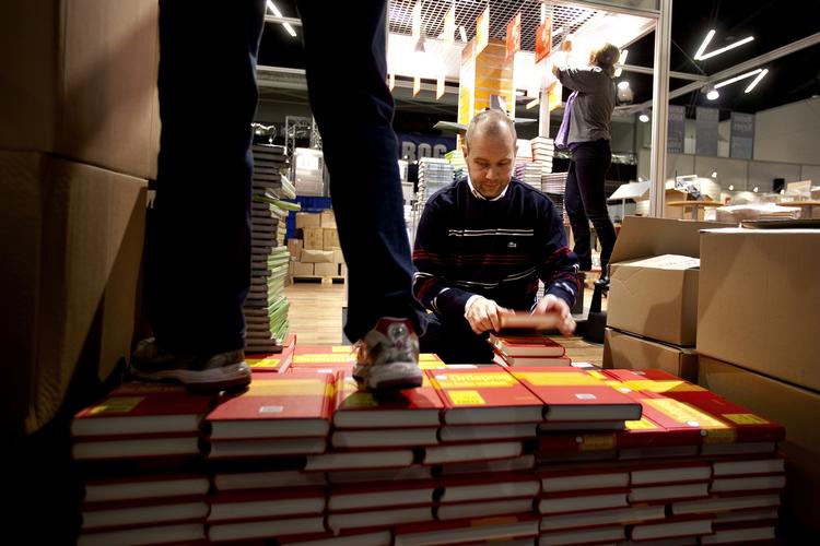 bogmesse. Går alt efter planen vil 25.000 besøgende gå gennem tælleapparaterne, før messen lukker søndag aften. 