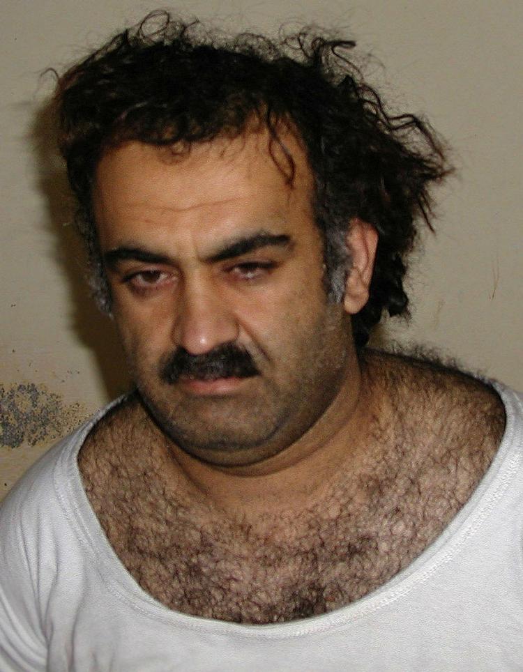 Den formodede hjerne bag terrorangrebene 11. september 2001, Khalid Sheikh Mohammed, bliver sammen med fire andre Guanatanamo-fanger overført til New York. 