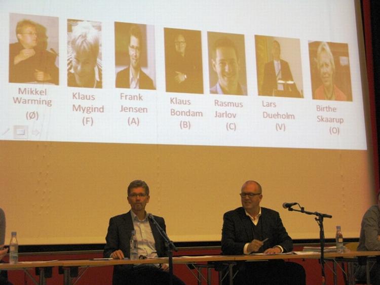 DEBATTØRER. Socialdemokraternes spidskandidat Frank Jensen og den radikale Klaus Bondam under valgmødet på Sankt Annæ Gymnasium. 