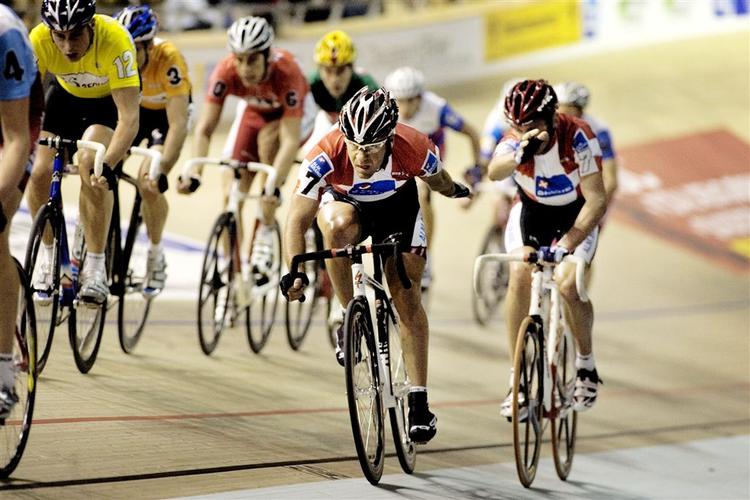 Februar begynder med en række hæsblæsende jagter på velodromen i Ballerup. 