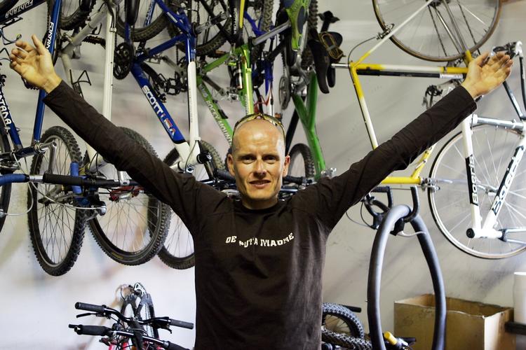 vingefang. Michael Rasmussen satser stadig på Tour de France. Et spansk hold lige uden for ProTouren hævder nu at være en mulig arbejdsgiver for danskeren. Arkivfoto. 