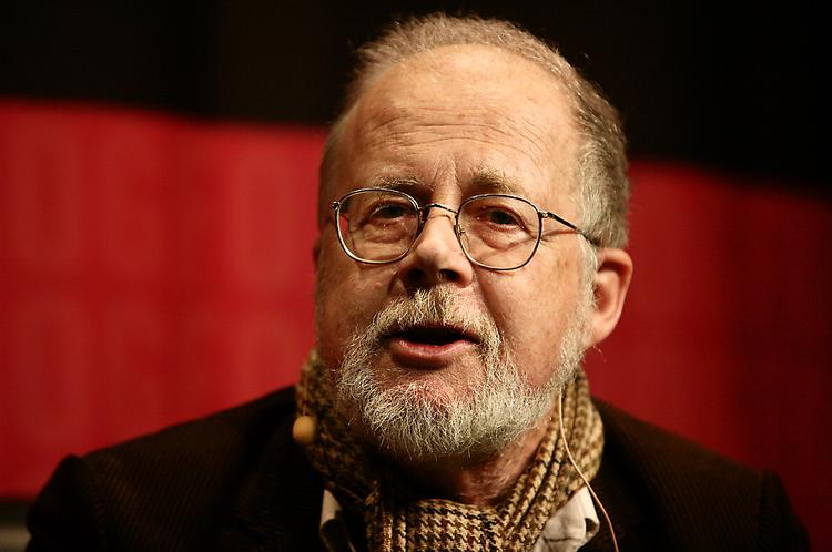 Inspiration. Hvis man ikke ved, hvad der foregår i hovedet på en storsvindler som Stein Bagger, kan man jo opfinde en nabo, der kigger ham i kortene. Det gjorde Anders Bodelsen. Et trick han lånte fra F. Scott Fitzgeralds 'Den store Gatsby'. Foto: Astrid Dalum 