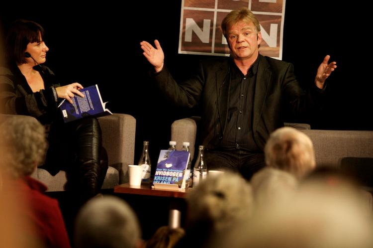Krise. Einar Mar Gumundsson havde sin 'Hvidbogen - krisen på Island' med på messen og talte om økonomier der bryder sammen. Foto: Martin Lehmann 