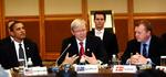 Søndag morgen i Singapore. Den australske premierminister Kevin Rudd flankeres af præsident Obama og statsminister Lars Løkke Rasmussen. 