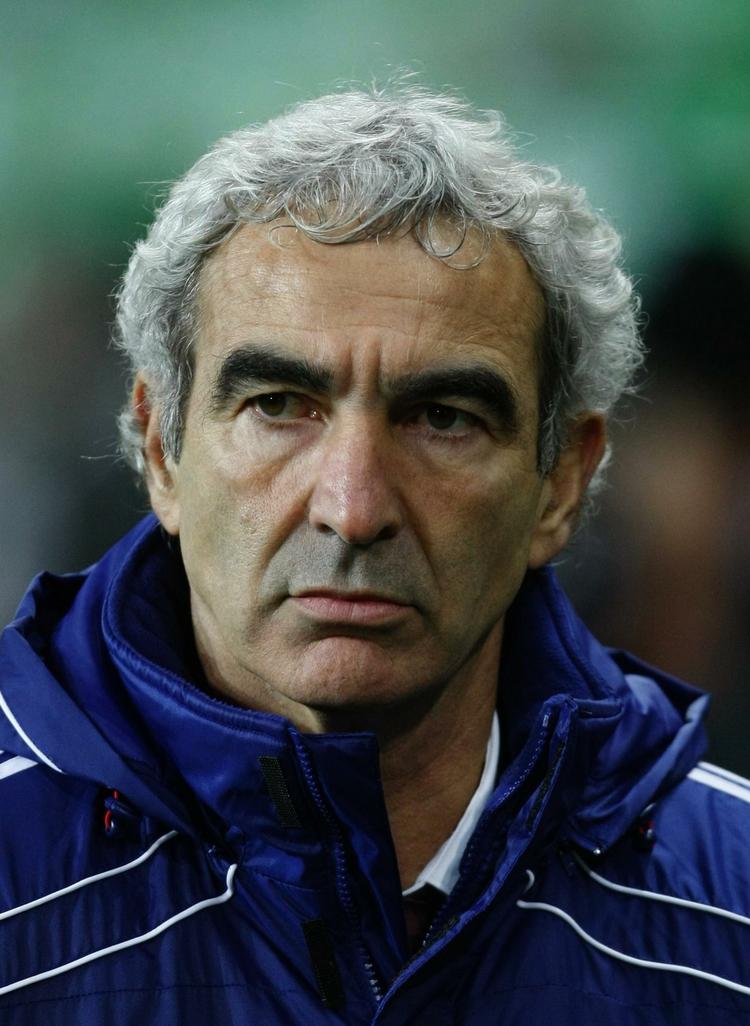 tvær. Frankrigs landstræner Raymond Domenech kunne glæde sig over en sejr på udebane mod Irland, men journalisternes spørgsmål irriterede ham. 
