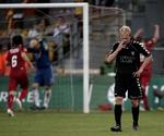 ud. Vejles Allan Olesen og holdkammeraten Martin Pedersen fik røde kort mod FC Vestsjælland, der fortsætter emd at overraske. 
