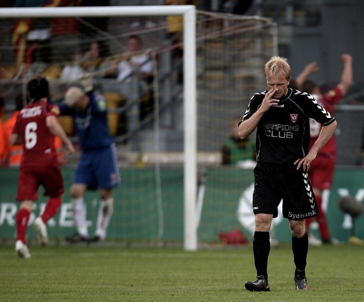 ud. Vejles Allan Olesen og holdkammeraten Martin Pedersen fik røde kort mod FC Vestsjælland, der fortsætter emd at overraske. 