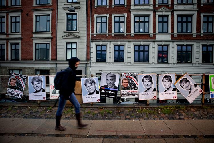 Svækket. Valget til landets fem regionsråd i morgen er på mange måder et overset valg i forhold til kommunalvalget. De politikere, der skal vælges, lægger ellers væsentligt mere tid i det politiske arbejde i forhold til kommunalpolitikerne. 
