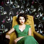 Norah Jones leverer en stribe stærke sange med en fornyet kraft og kant, som klæder hende. Foto: EMI 