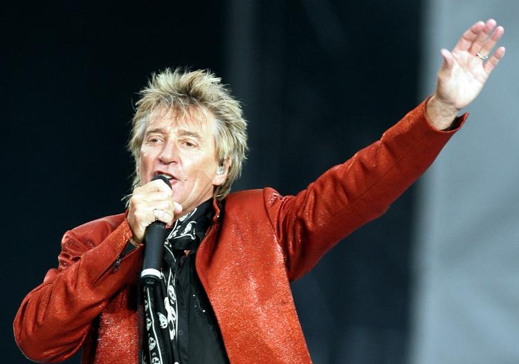 Efter at have bladret i 'The Great American Songbook' med enorm succes i de senere år har den 64-årige sanger kastet et sideblik i den sorte sangbog, der angiveligt i sin tid ansporede ham til at kaste sig ud i rock'n'roll. 