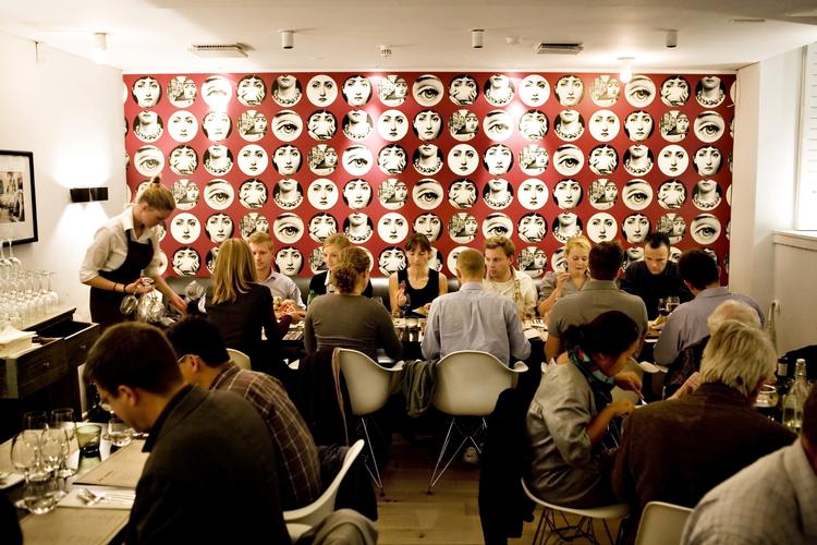 Der er rift om pladserne på restauranten Den Anden i København. 