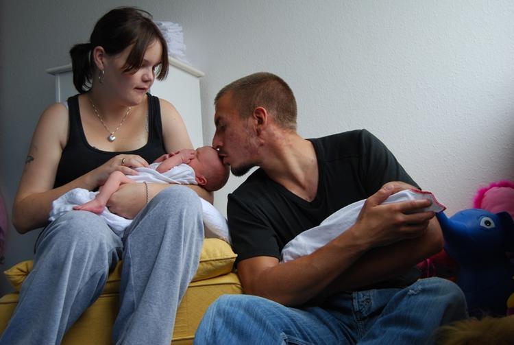 Populære. Seriens Christina og Michael med deres nyfødte tvillinger. Foto Louise Runge 